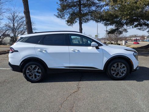 Used 2023 Kia Sportage SX image 3
