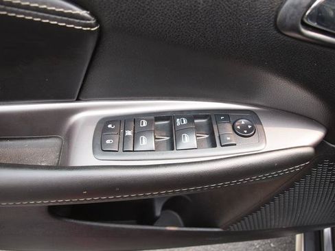 Used 2019 Dodge Journey Crossroad w/ Nav & Sun Group FWD image 9