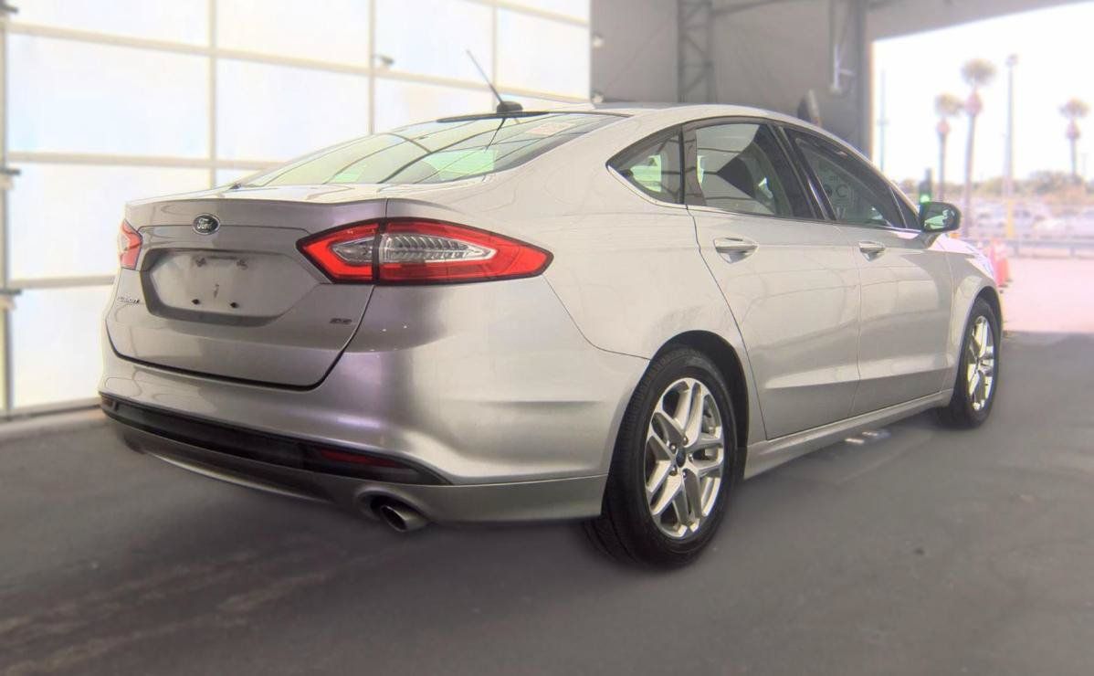 Used 2013 Ford Fusion SE FWD image 4