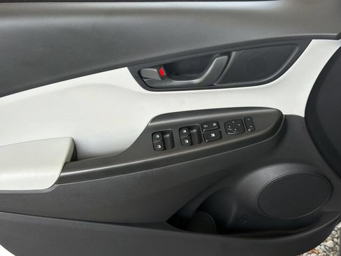 Used 2023 Hyundai Kona SEL w/ Cargo Package FWD image 3