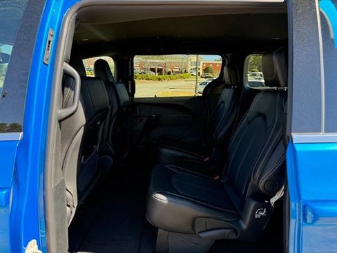 New 2026 Chrysler Pacifica Select FWD image 25