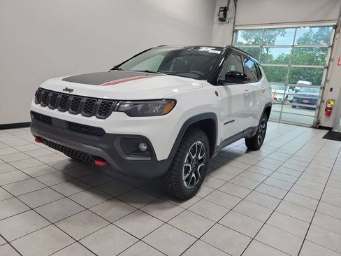 New 2026 Jeep Compass Trailhawk w/ Sun, Sound & Navigation Group AWD/4WD image 3