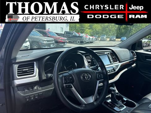 Used 2015 Toyota Highlander Limited Platinum AWD/4WD image 11