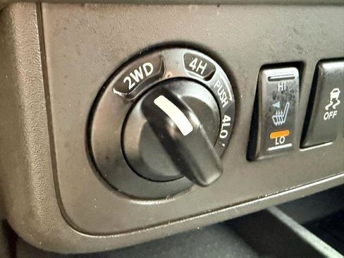 Used 2019 Nissan Frontier PRO-4X image 36