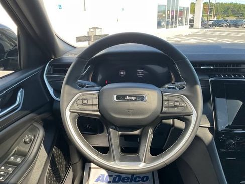 Used 2025 Jeep Grand Cherokee L Altitude AWD/4WD image 3
