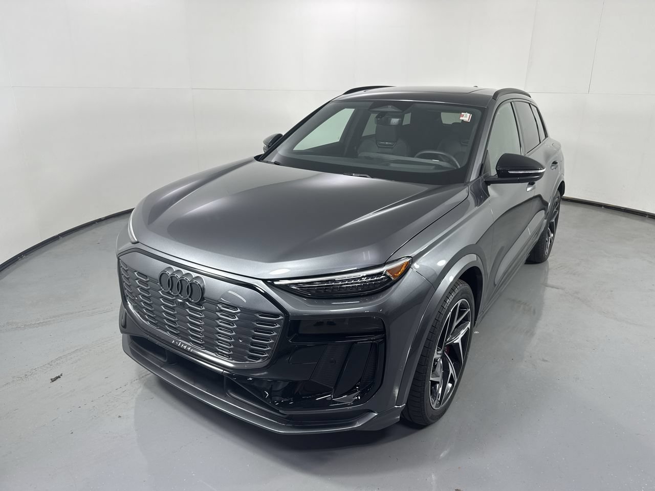 Used 2025 Audi SQ6 e-tron Premium Plus w/ Premium Plus AWD/4WD image 30