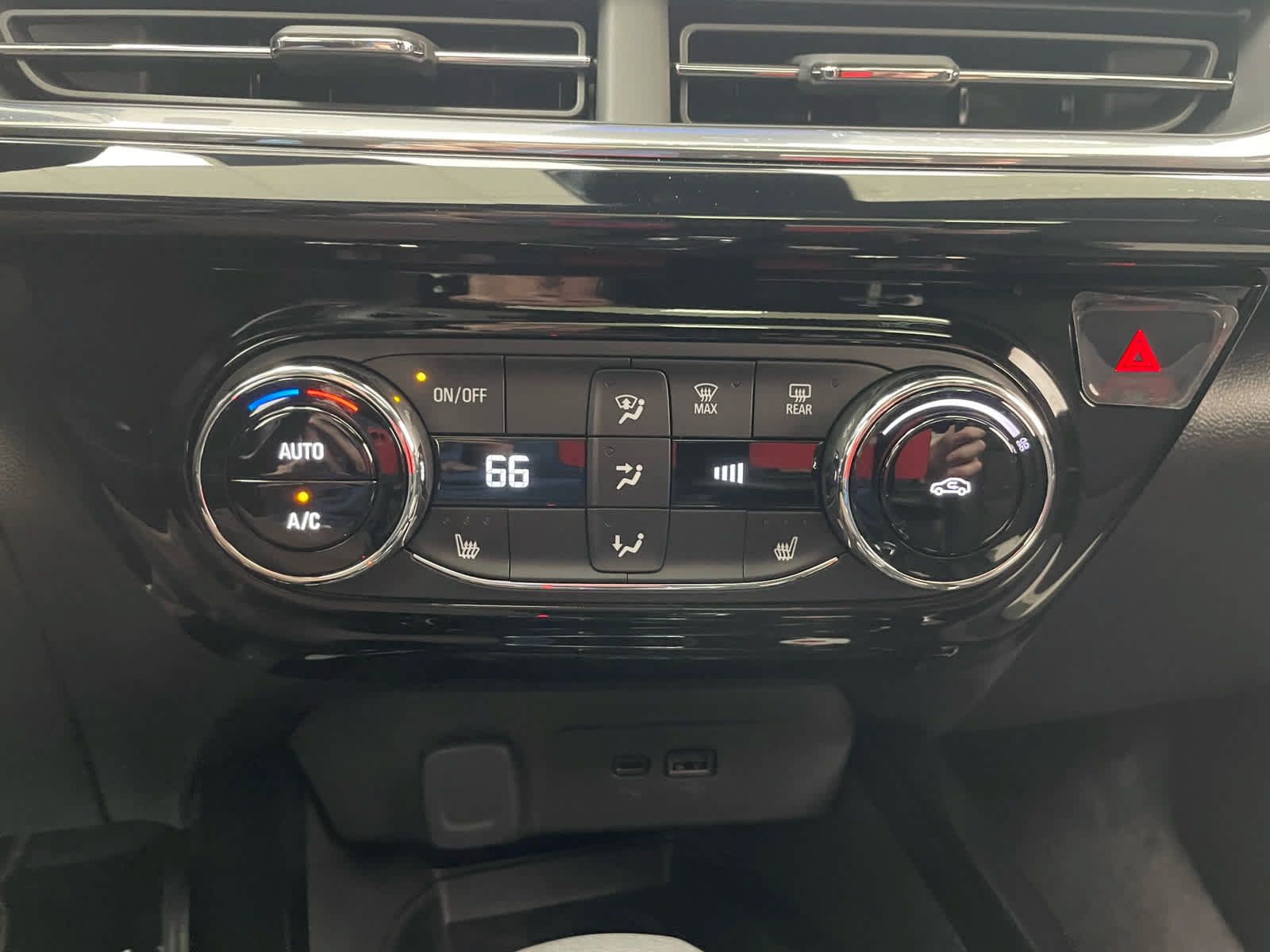 New 2026 Chevrolet Trax RS w/ Sunroof Package FWD image 5