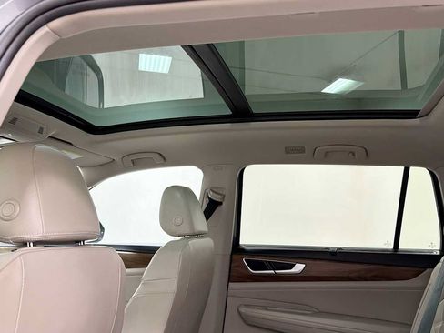 Used 2024 Volkswagen Atlas SE w/ Panoramic Sunroof Package AWD/4WD image 23