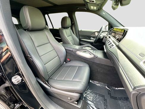 Used 2025 Mercedes-Benz GLS 450 4MATIC image 31
