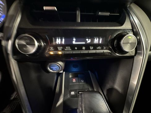 Used 2021 Toyota Venza LE image 26