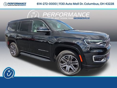 Used 2025 Jeep Wagoneer 4WD image 1