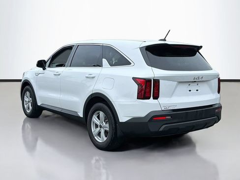 Used 2023 Kia Sorento LX FWD image 6