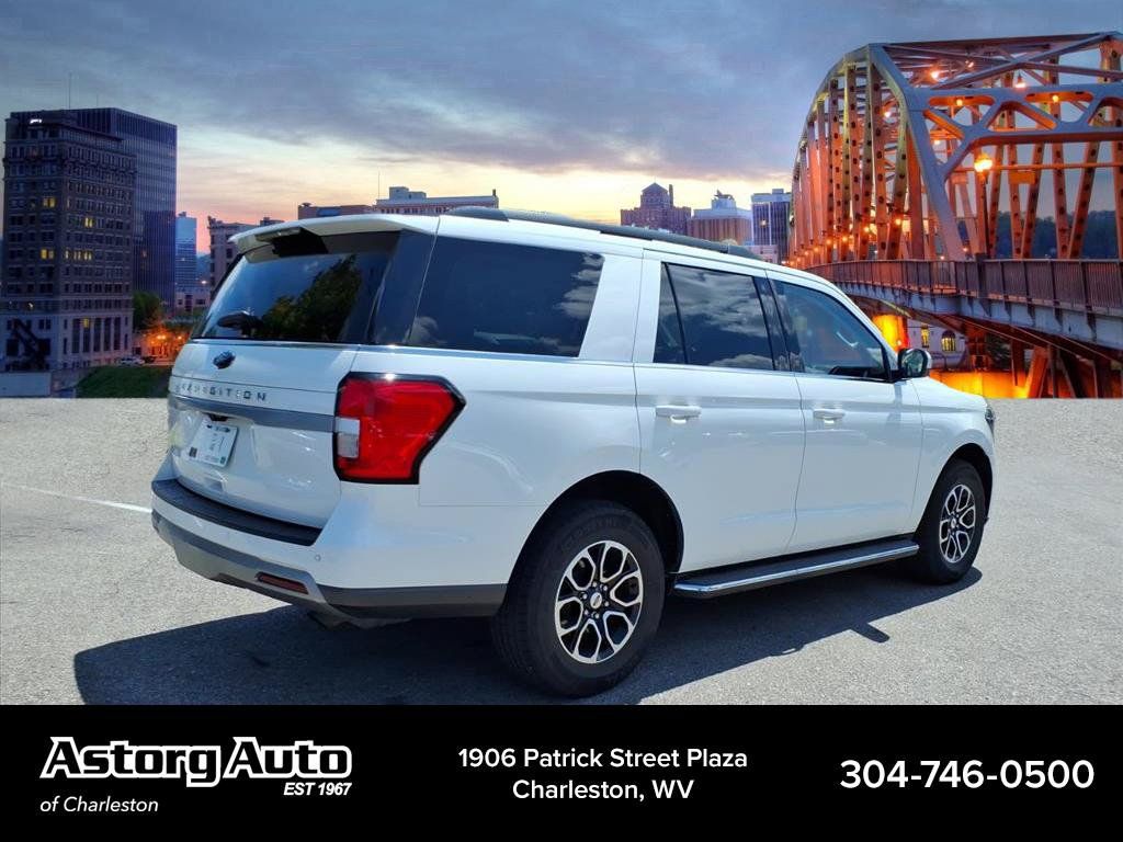 Used 2022 Ford Expedition XLT AWD/4WD image 3