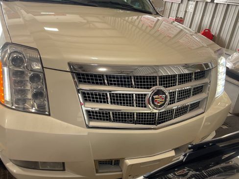 Used 2012 Cadillac Escalade ESV Platinum image 2