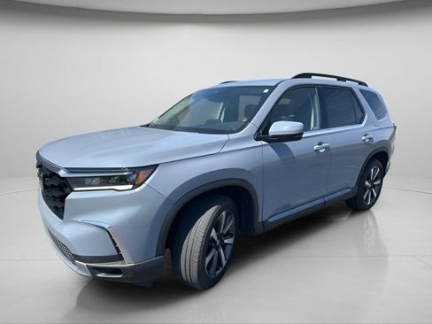 Used 2023 Honda Pilot Touring image 2