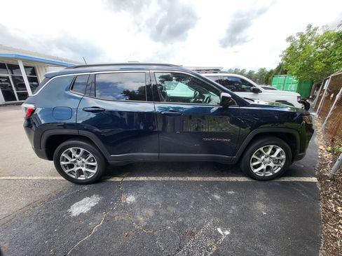 Used 2024 Jeep Compass Latitude w/ Sun and Sound Group AWD/4WD image 3