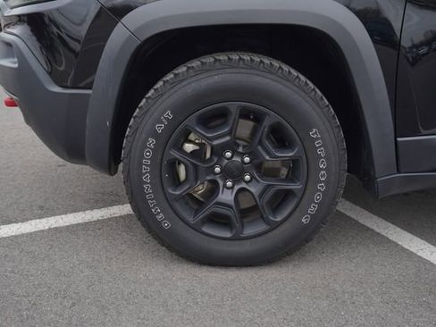 Used 2022 Jeep Cherokee Trailhawk w/ Sun, Sound & Nav Group image 10