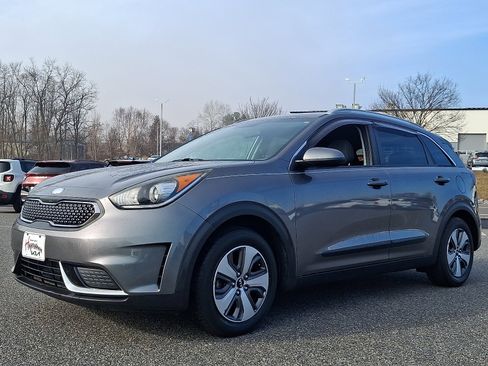 Used 2018 Kia Niro LX image 3