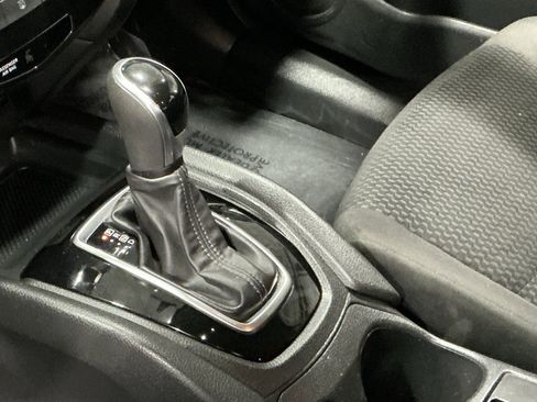 Used 2019 Nissan Rogue Sport S image 15