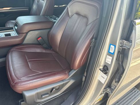 Used 2024 Ford Expedition Limited RWD image 6