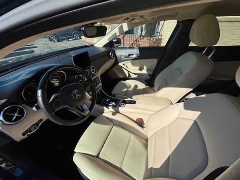 Used 2019 Mercedes-Benz GLA 250 4MATIC w/ Premium Package image 10