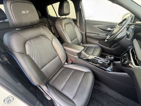 Used 2025 Buick Envista Sport Touring image 36