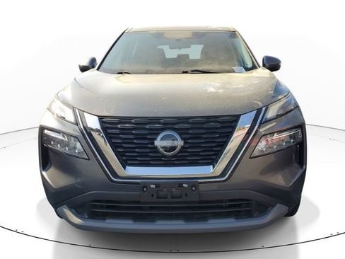 Used 2023 Nissan Rogue SV image 2