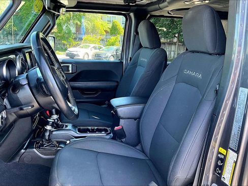 Used 2022 Jeep Wrangler Unlimited Sahara AWD/4WD image 22