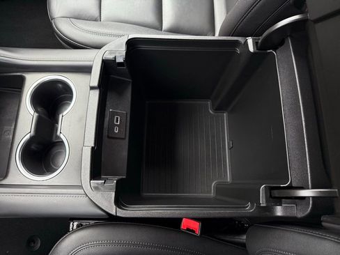 Used 2024 Chevrolet Suburban LT image 36