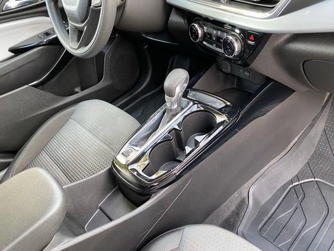 Used 2025 Chevrolet Trax LT FWD image 41