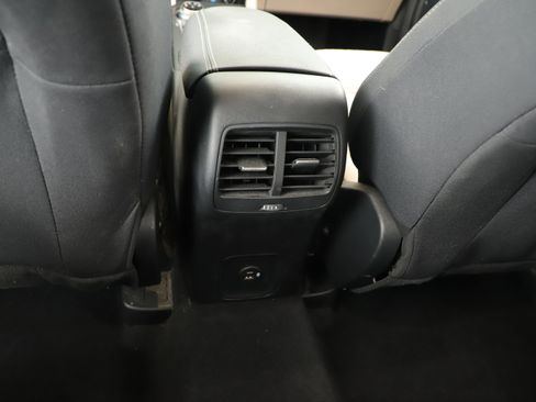 Used 2020 Ford Escape SE image 22