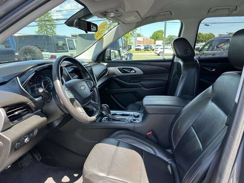 Used 2020 Chevrolet Traverse LT w/ Driver Confidence II Package AWD/4WD image 14