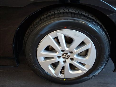 Used 2017 Toyota Prius Two w/ Carpet Mat Package image 9