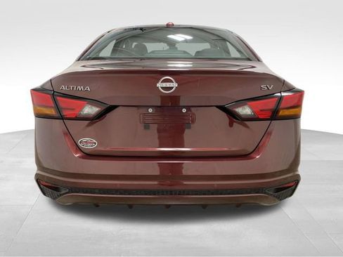 Used 2024 Nissan Altima 2.5 SV image 3