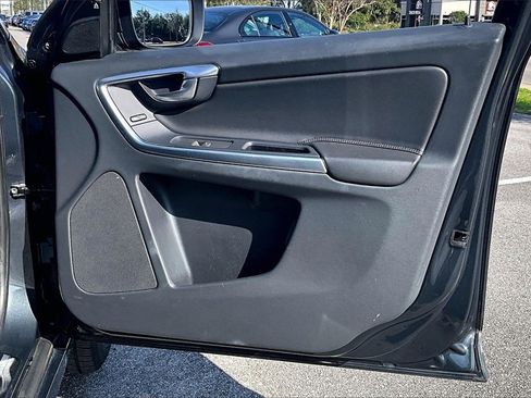 Used 2016 Volvo XC60 T5 Premier w/ Protection Package image 28