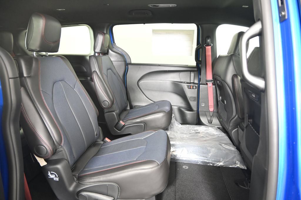 New 2027 Chrysler Pacifica Select AWD/4WD image 15