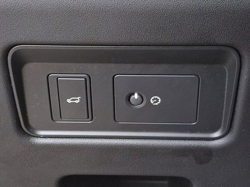 Used 2020 Land Rover Discovery HSE image 29