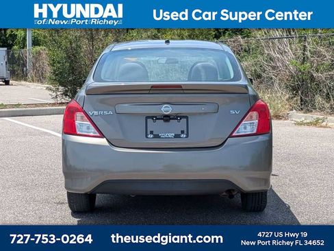Used 2017 Nissan Versa SV FWD image 4