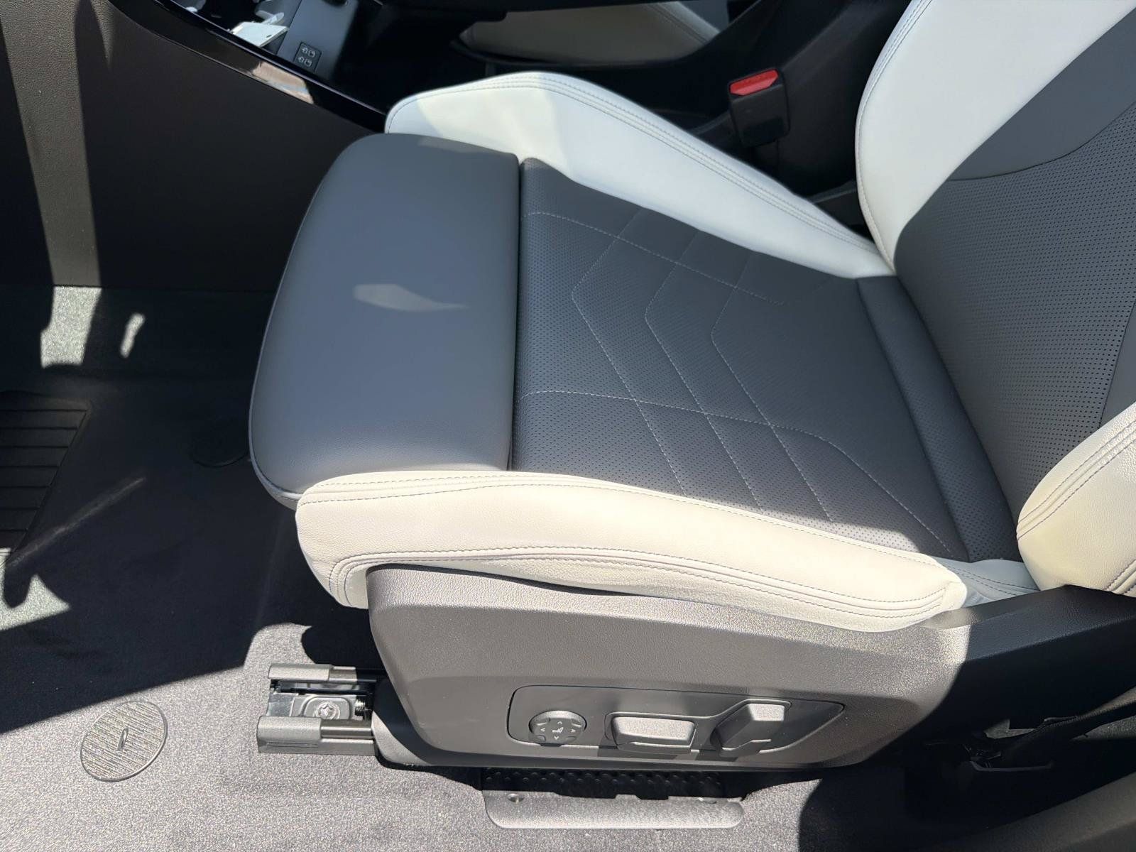 New 2026 BMW X1 M35i w/ Technology Package AWD/4WD image 9