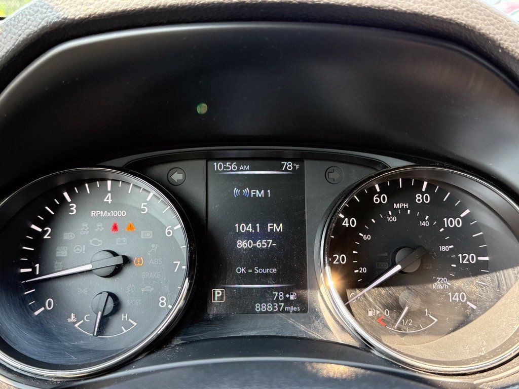 Used 2017 Nissan Rogue SV w/ SV Premium Package FWD image 21