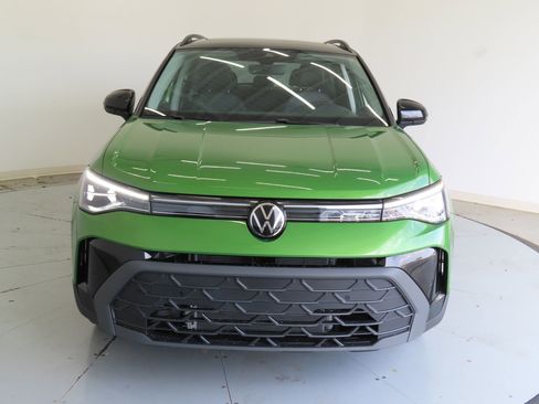 Used 2026 Volkswagen Taos SE FWD image 9