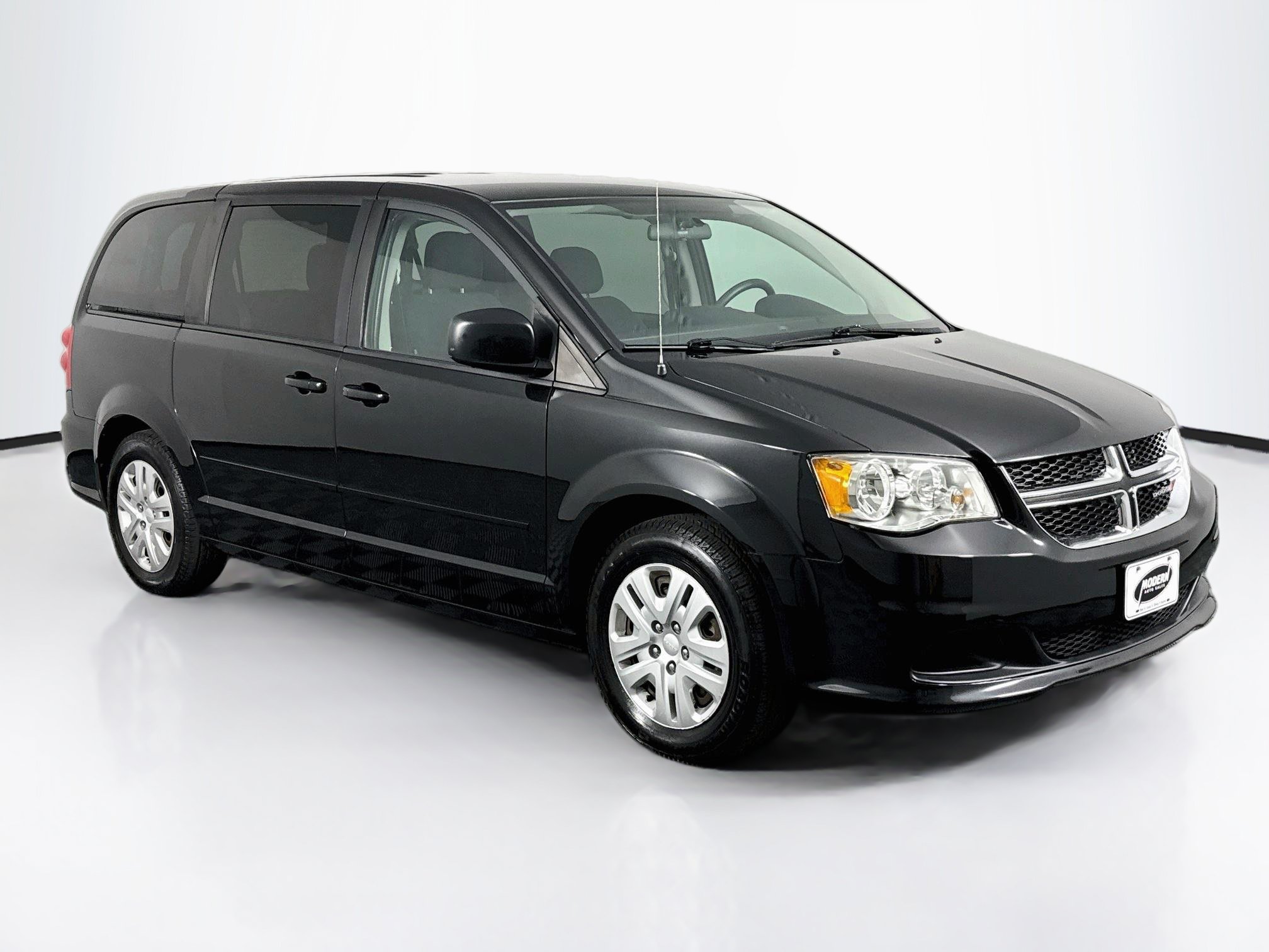 Used 2017 Dodge Grand Caravan SE w/ Power Window Group FWD image 2