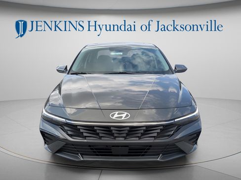 New 2025 Hyundai Elantra SEL FWD image 8