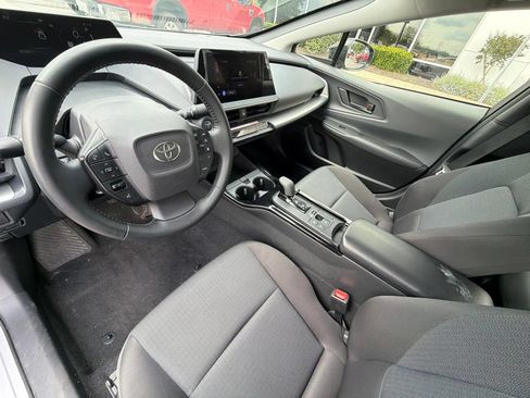 Used 2025 Toyota Prius LE FWD image 20