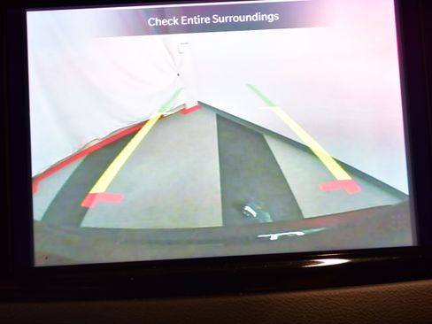 Used 2025 Chrysler Pacifica Select FWD image 28