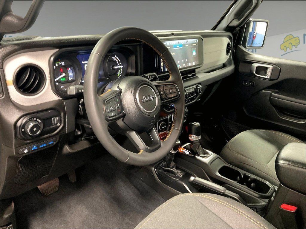 Used 2024 Jeep Wrangler Unlimited AWD/4WD image 8