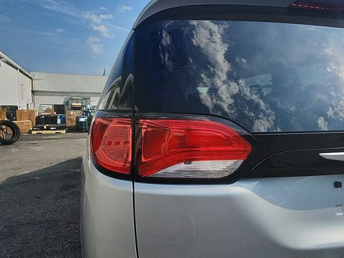Used 2023 Chrysler Voyager LX FWD image 10