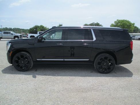 New 2026 GMC Yukon XL Denali w/ Denali Reserve Package AWD/4WD image 7