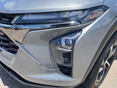 Used 2026 Chevrolet Trax RS FWD image 4