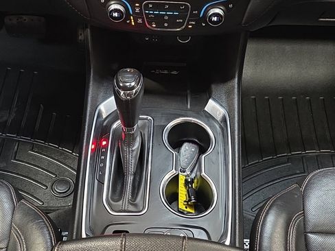 Used 2020 Chevrolet Traverse Premier image 25